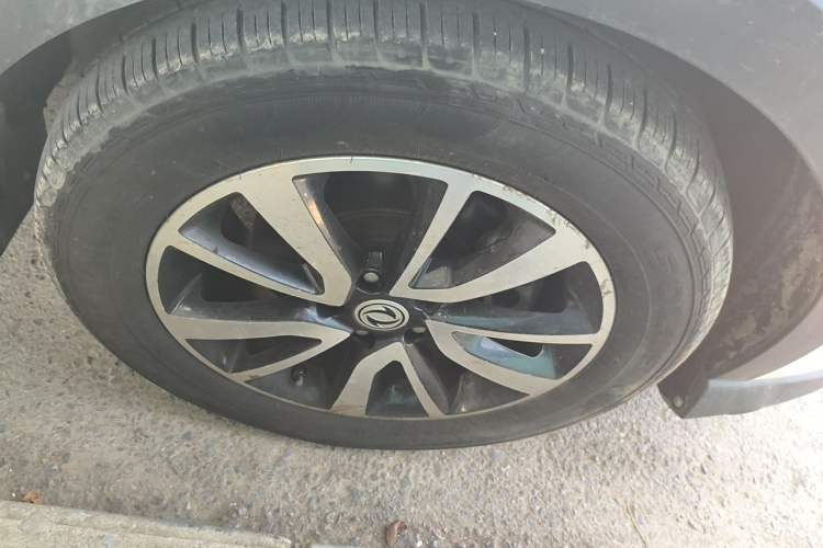 Used Dongfeng Fengon 580 2017 1.5T Manual Luxury Model Right Front Wheel Hub