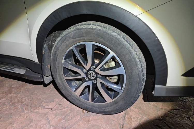 Used Dongfeng Fengon 580 2017 1.5T Manual Luxury Model Right Front Wheel Hub