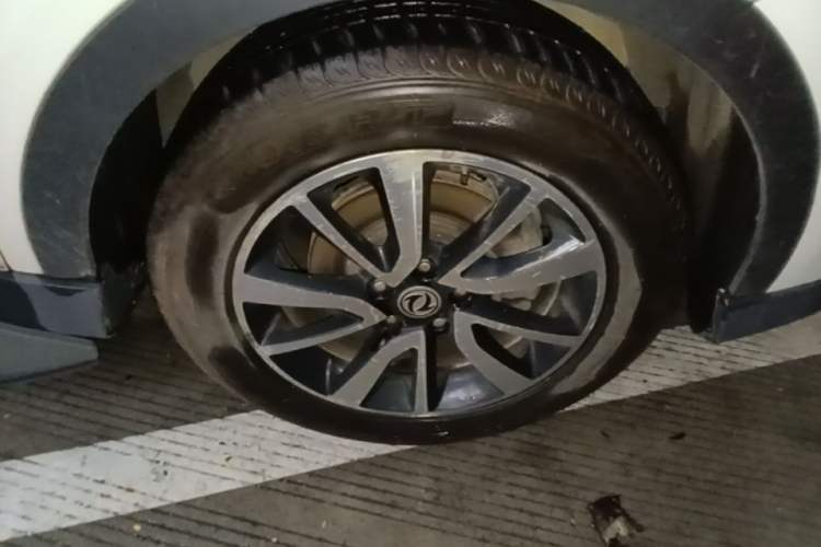Used Dongfeng Fengon 580 2017 1.5T Manual Luxury Model Right Front Wheel Hub