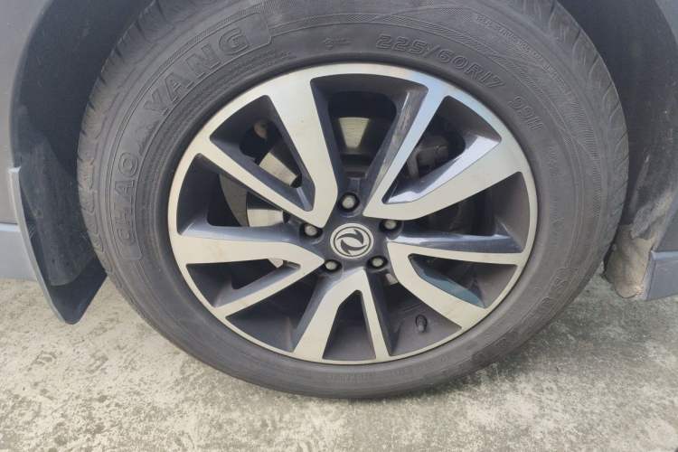 Used Dongfeng Fengon 580 2017 1.5T CVT Comfort Model Right Front Wheel Hub