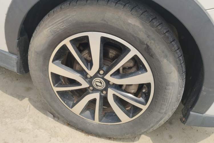 Used Dongfeng Fengon 580 2017 1.5T Manual Luxury Model Right Front Wheel Hub
