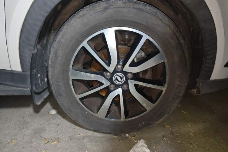 Used Dongfeng Fengon 580 2017 1.5T Manual Luxury Model Right Front Wheel Hub