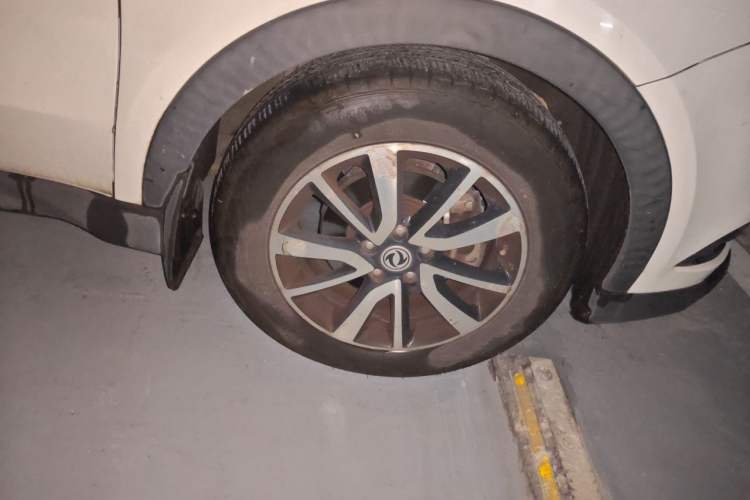 Used Dongfeng Fengon 580 2017 Revised Version 1.5T CVT Luxury Edition Right Front Wheel Hub