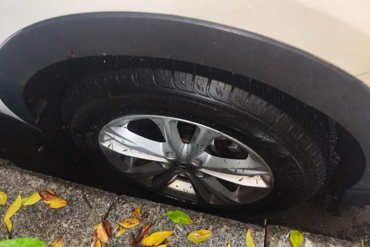 Used Dongfeng Fengon 580 2017 1.8L Manual Comfort Model Right Front Wheel Hub