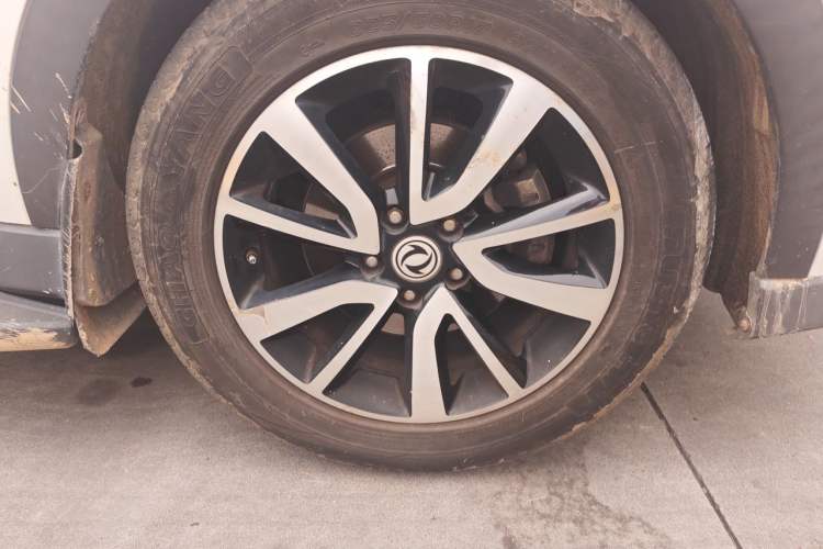 Used Dongfeng Fengon 580 2017 1.5T Manual Luxury Model Right Front Wheel Hub
