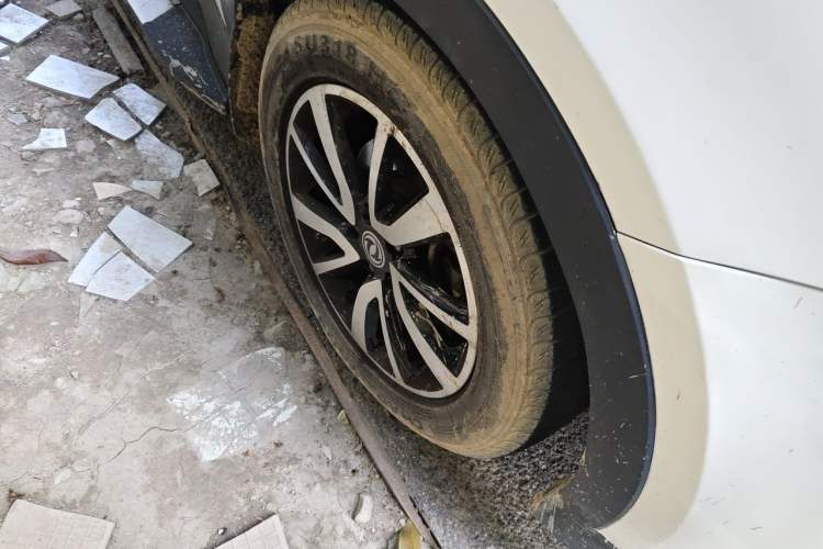 Used Dongfeng Fengon 580 2017 Revised Version 1.5T CVT Luxury Edition Right Front Wheel Hub