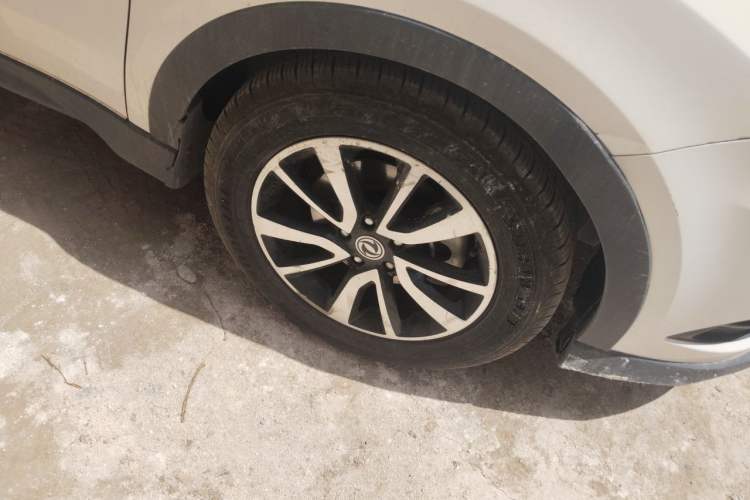 Used Dongfeng Fengon 580 2017 1.5T Manual Luxury Model Right Front Wheel Hub