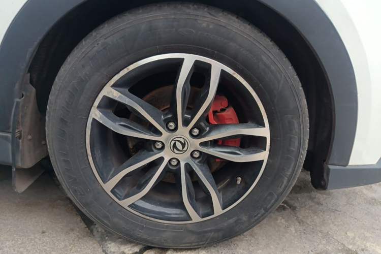 Used Dongfeng Fengon 580 2017 1.5T CVT Smart Style Model Right Front Wheel Hub