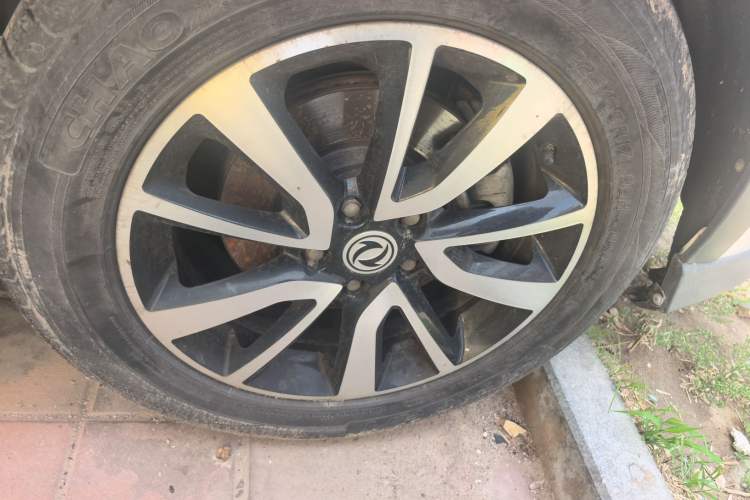 Used Dongfeng Fengon 580 2017 1.5T Manual Luxury Model Right Front Wheel Hub