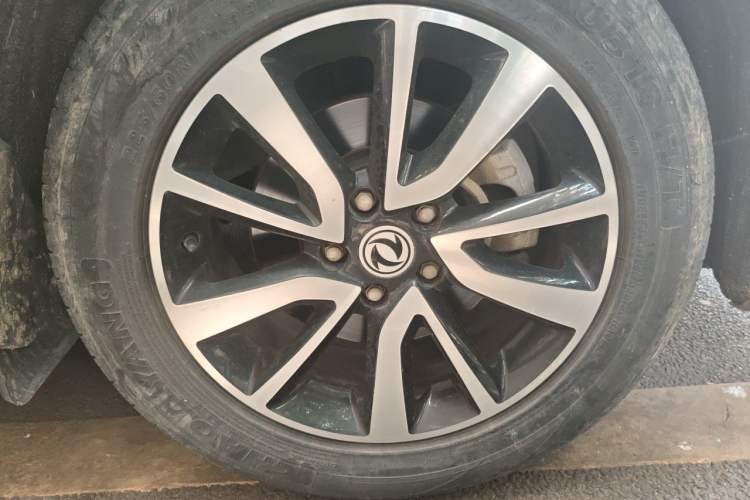 Used Dongfeng Fengon 580 2017 1.5T CVT Luxury Model Right Front Wheel Hub