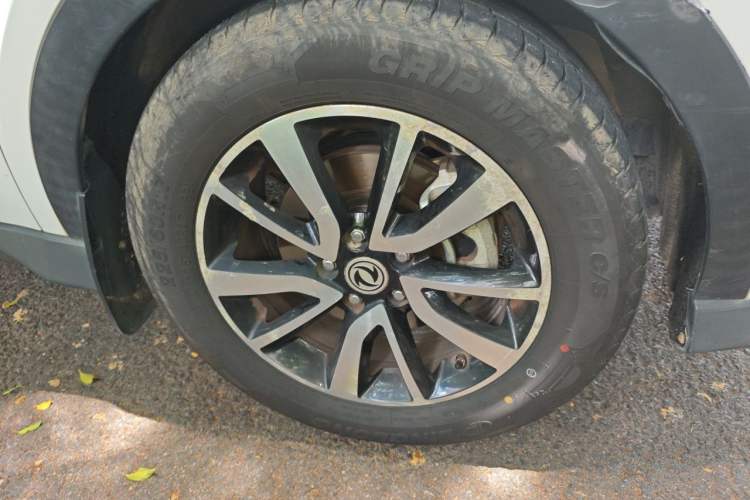 Used Dongfeng Fengon 580 2017 1.5T Manual Luxury Model Right Front Wheel Hub
