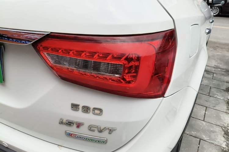 Used Dongfeng Fengon 580 2017 1.5T CVT Comfort Model Right Rear Taillight
