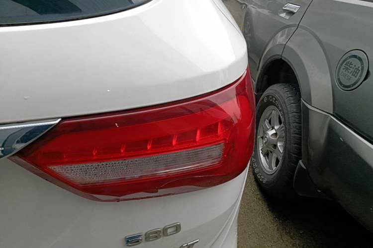 Used Dongfeng Fengon 580 2017 Revised Version 1.5T CVT Luxury Edition Right Rear Taillight