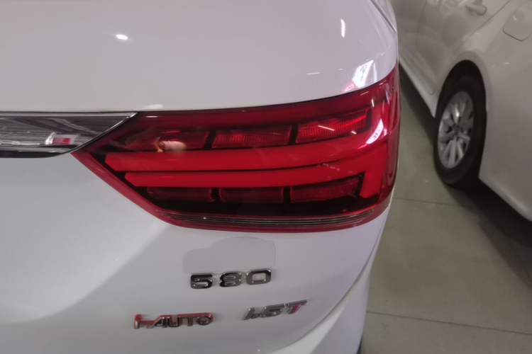 Used Dongfeng Fengon 580 2017 1.5T CVT Smart Style Model Right Rear Taillight