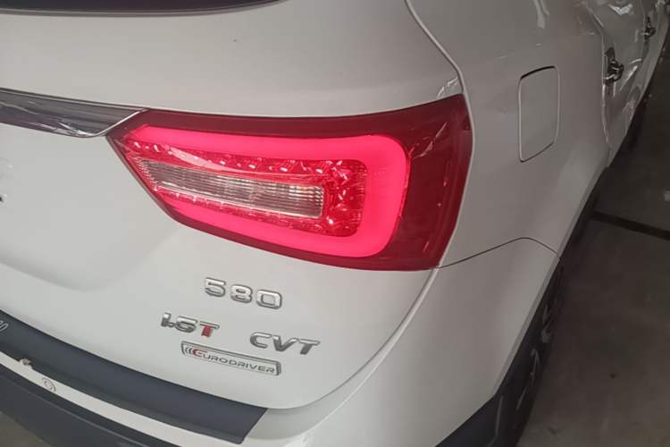 Used Dongfeng Fengon 580 2017 1.5T CVT Luxury Model Right Rear Taillight