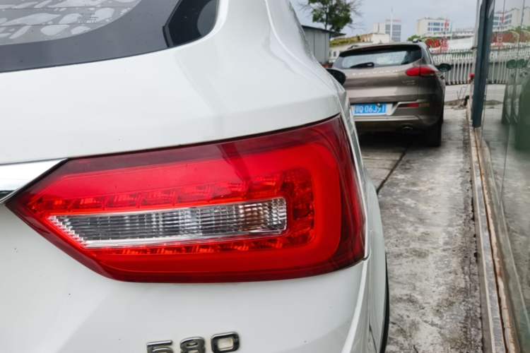Used Dongfeng Fengon 580 2017 1.5T CVT Luxury Model Right Rear Taillight