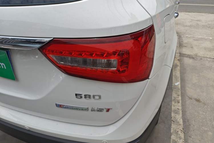 Used Dongfeng Fengon 580 2017 1.5T Manual Luxury Model Right Rear Taillight