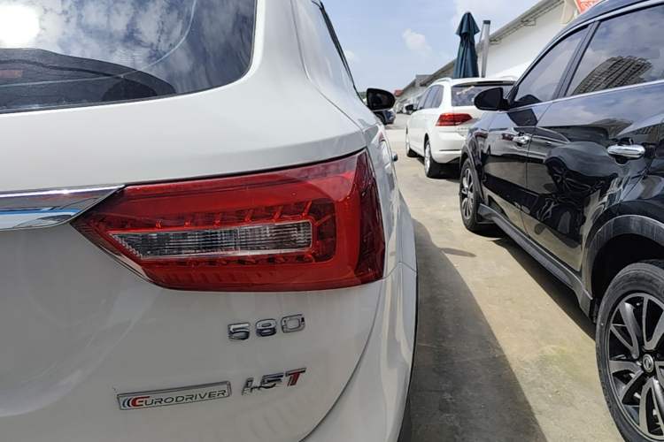 Used Dongfeng Fengon 580 2017 1.5T Manual Luxury Model Right Rear Taillight