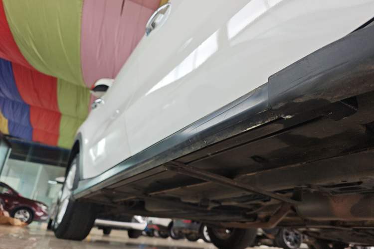 Used Dongfeng Fengon 580 2017 1.8L Manual Comfort Model Right Side Sill