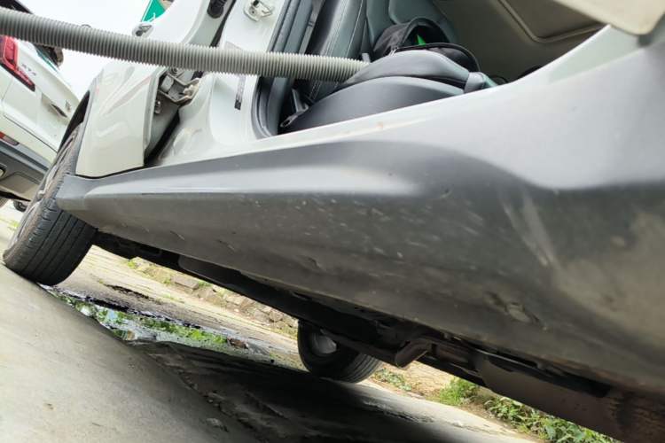 Used Dongfeng Fengon 580 2017 Revised Version 1.5T CVT Luxury Edition Right Side Sill