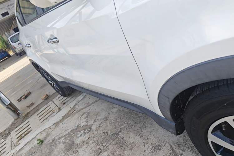 Used Dongfeng Fengon 580 2017 1.5T Manual Luxury Model Right Side Sill