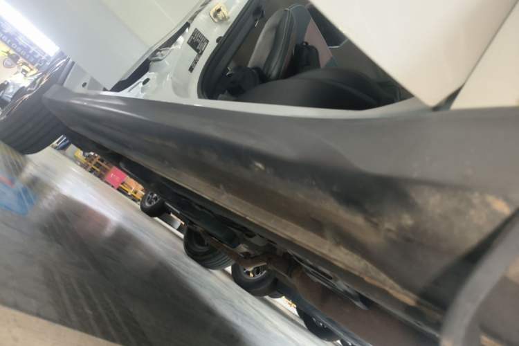 Used Dongfeng Fengon 580 2017 1.5T Manual Luxury Model Right Side Sill