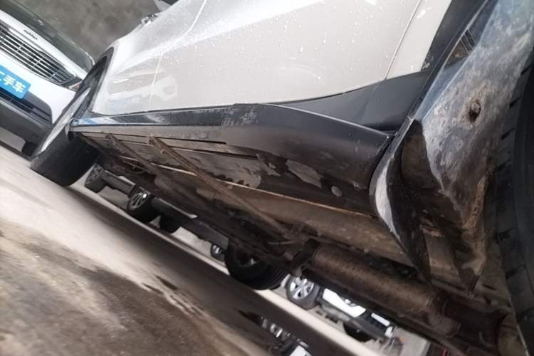 Used Dongfeng Fengon 580 2017 1.8L Manual Comfort Model Right Side Sill