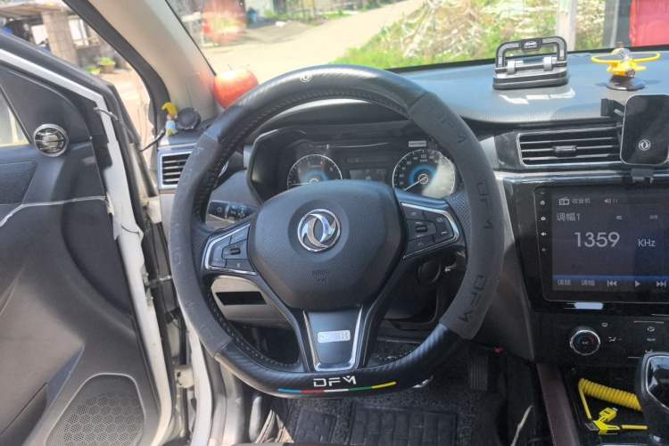 Used Dongfeng Fengon 580 2017 1.5T CVT Comfort Model Steering Wheel