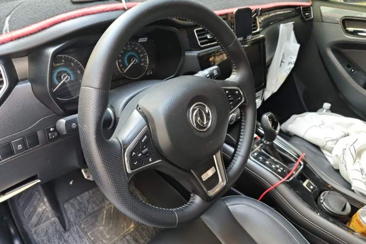 Used Dongfeng Fengon 580 2017 Revised Version 1.5T CVT Luxury Edition Steering Wheel