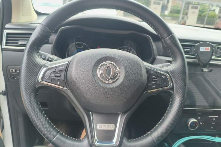Used Dongfeng Fengon 580 2017 Revised Version 1.5T CVT Luxury Edition Steering Wheel