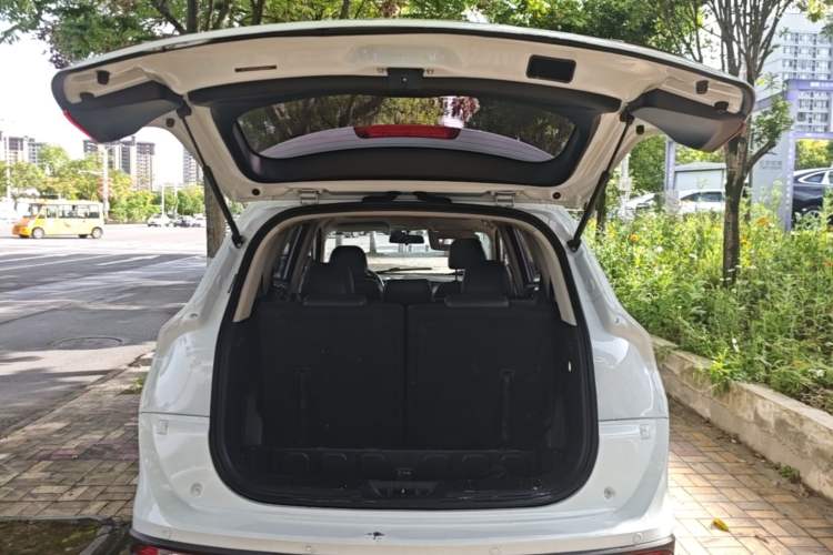 Used Dongfeng Fengon 580 2017 1.5T CVT Luxury Model Trunk