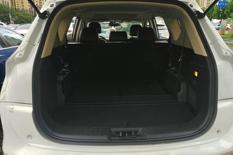 Used Dongfeng Fengon 580 2017 1.5T CVT Luxury Model Trunk