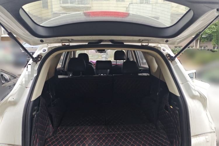 Used Dongfeng Fengon 580 2017 1.5T Manual Luxury Model Trunk