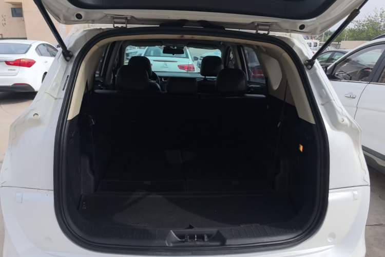 Used Dongfeng Fengon 580 2017 1.5T CVT Luxury Model Trunk
