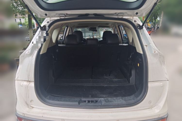 Used Dongfeng Fengon 580 2017 1.5T Manual Luxury Model Trunk