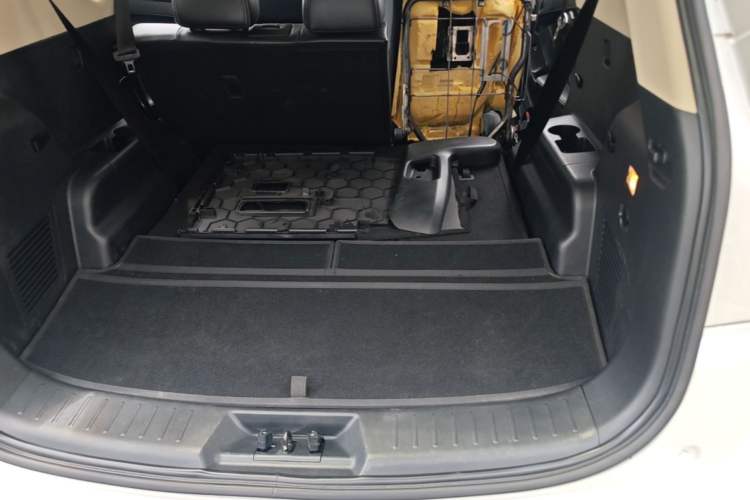 Used Dongfeng Fengon 580 2017 1.5T Manual Luxury Model Trunk