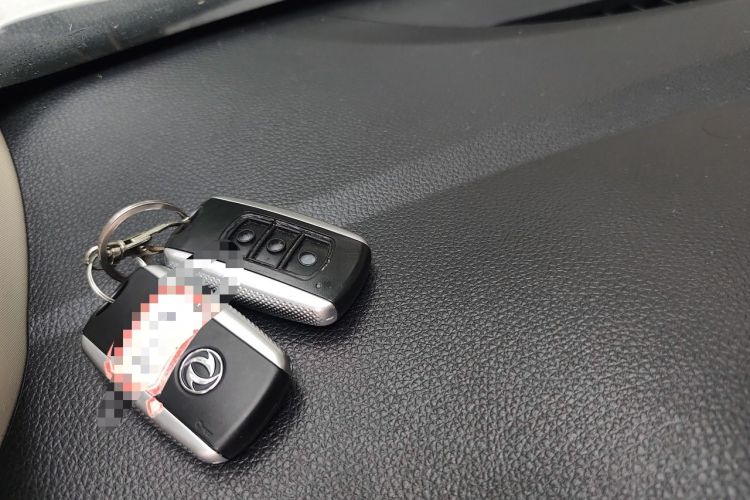 Used Dongfeng Fengon 580 2017 Revised Version 1.5T CVT Luxury Edition Vehicle Key
