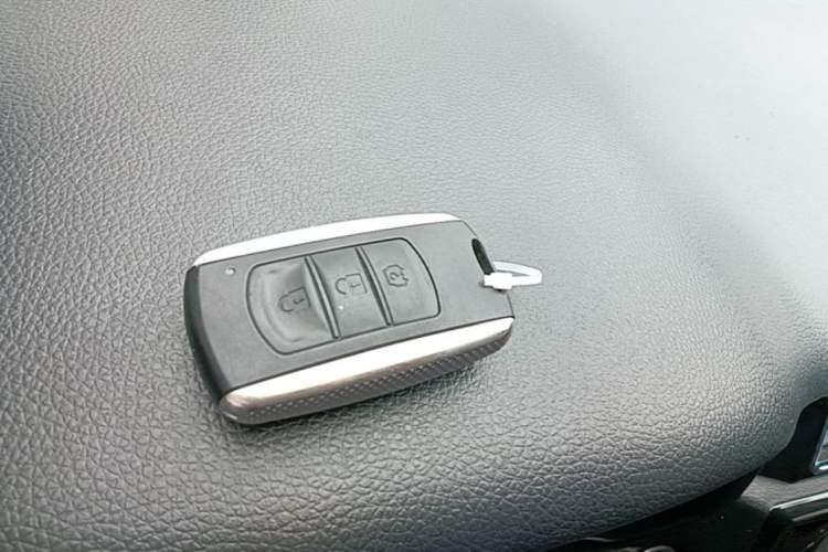 Used Dongfeng Fengon 580 2017 Revised Version 1.5T CVT Luxury Edition Vehicle Key
