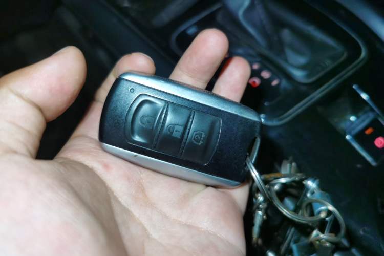 Used Dongfeng Fengon 580 2017 1.5T CVT Luxury Model Vehicle Key