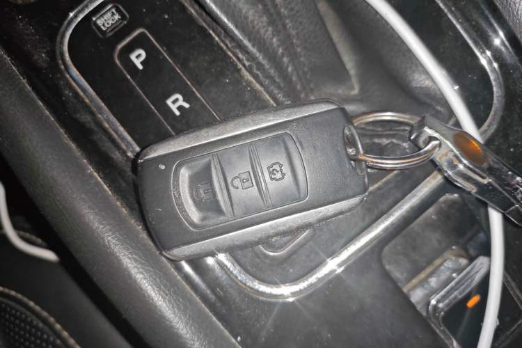 Used Dongfeng Fengon 580 2017 Revised Version 1.5T CVT Luxury Edition Vehicle Key