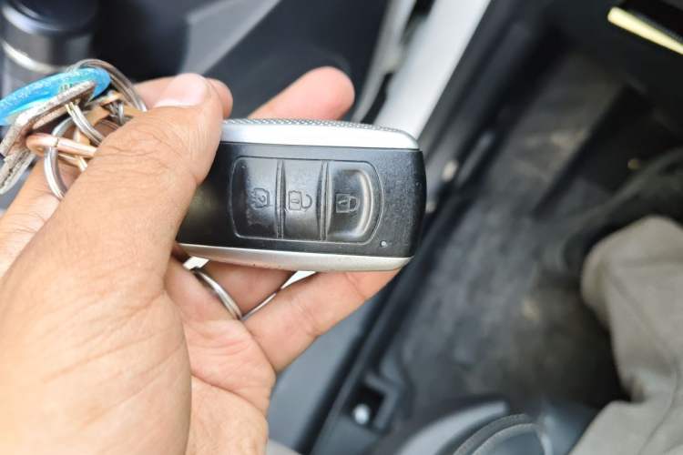 Used Dongfeng Fengon 580 2017 Revised Version 1.5T CVT Luxury Edition Vehicle Key