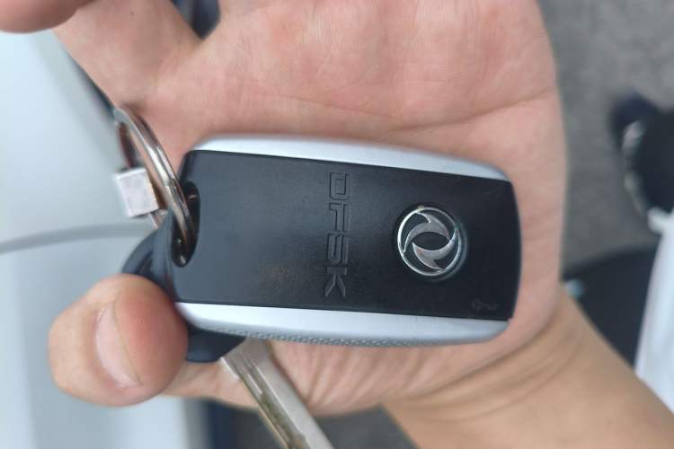 Used Dongfeng Fengon 580 2017 Revised Version 1.5T CVT Luxury Edition Vehicle Key