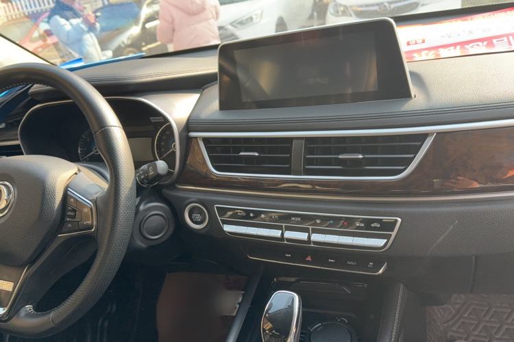 Used Dongfeng Fengon 580 2018 Revised Version 1.5T CVT Luxury Edition Audio And AC Panel