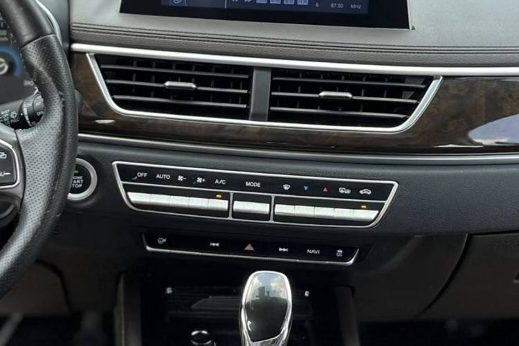 Used Dongfeng Fengon 580 2018 1.5T CVT Luxury Model Audio And AC Panel