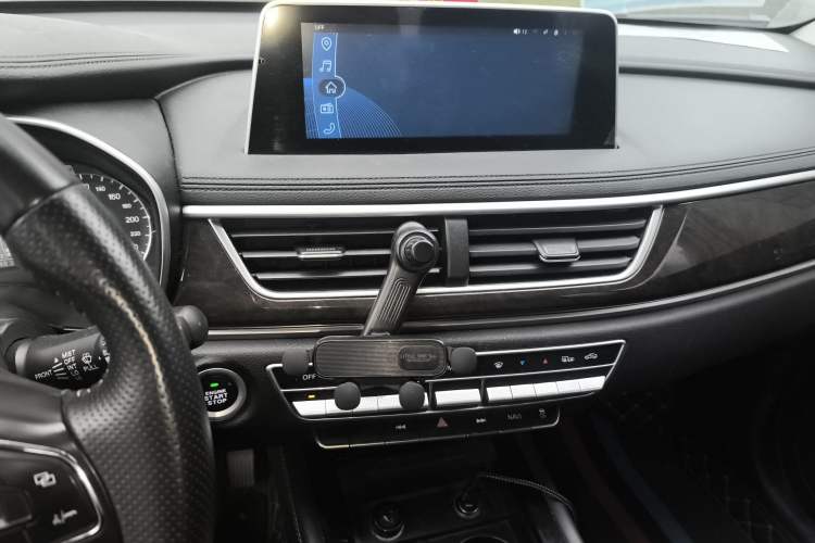 Used Dongfeng Fengon 580 2018 1.5T Manual Luxury Model Audio And AC Panel