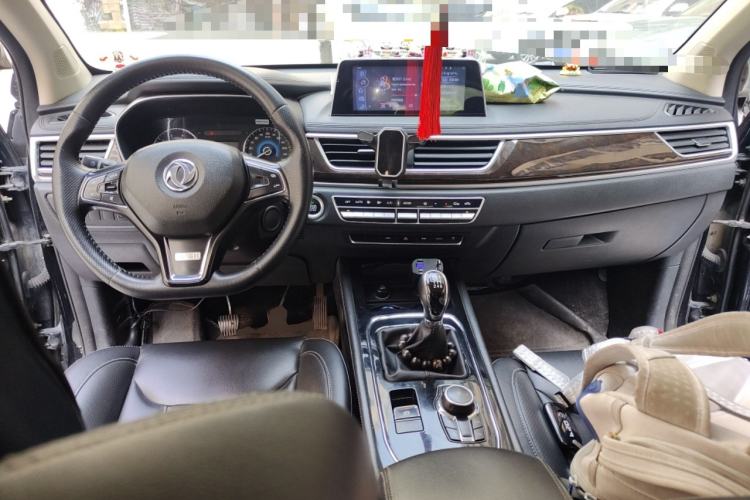 Used Dongfeng Fengon 580 2018 1.5T Manual Luxury Model Center Console
