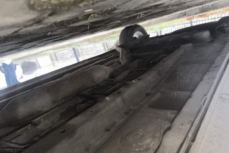 Used Dongfeng Fengon 580 2018 1.5T Manual Luxury Model Chassis Front Right