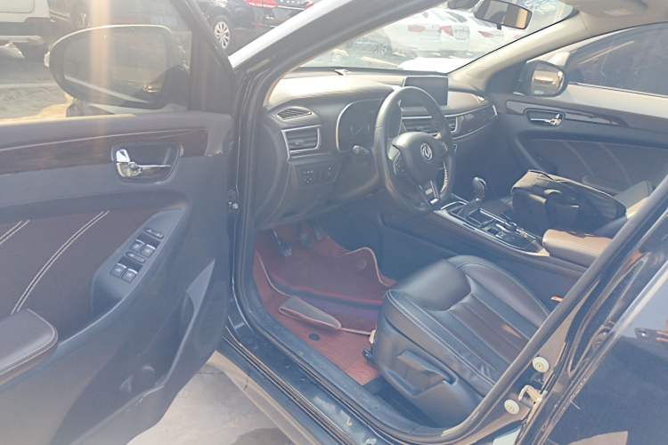Used Dongfeng Fengon 580 2018 1.5T Manual Luxury Model Driver Seat