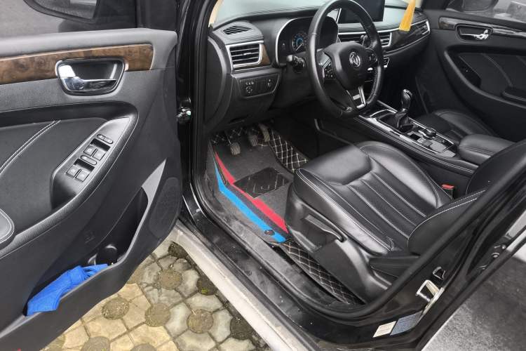 Used Dongfeng Fengon 580 2018 1.5T Manual Luxury Model Driver Seat