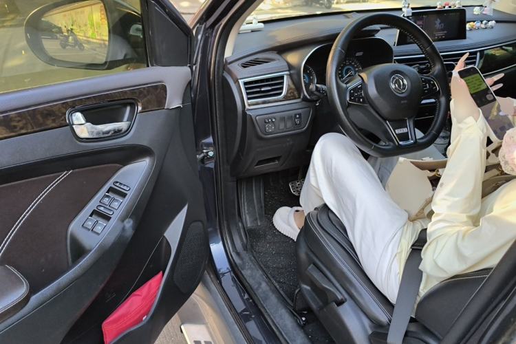 Used Dongfeng Fengon 580 2018 Revised Version 1.5T CVT Luxury Edition Driver Seat